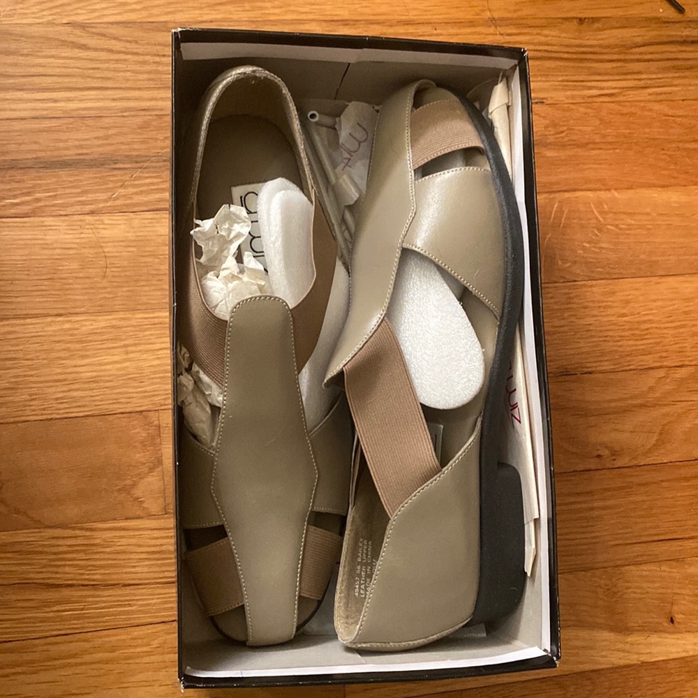 Tan Gwiz Sandals